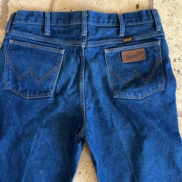 Like new Wrangler Jeans 34x30 - Picture 3 of 4